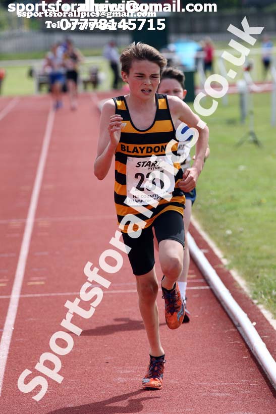 Boys under-15s 3000 metres, North Eastern Track and Fields Champs., Middlesbrough. Photo: David T. Hewitson/Sports for All Pics
